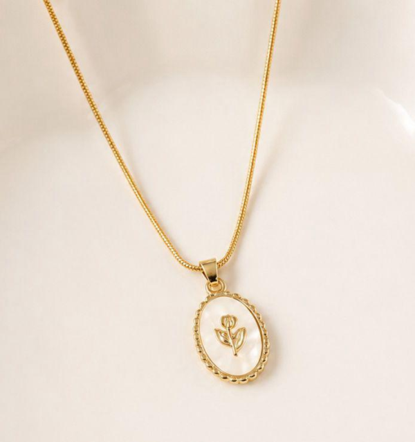 Ivory Bloom Necklace 🌼✨